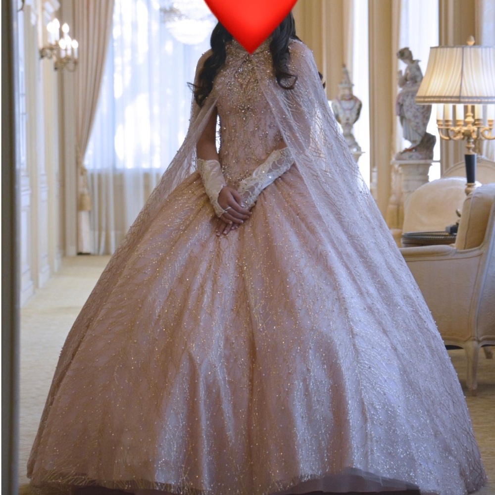 Selling this beautiful XV dress with cap included